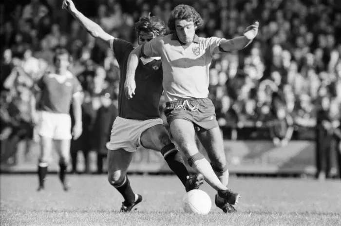 Framed Print : Norwich City FC v. Manchester United Ted Macdougall on the ball Framed Print : Norwich City FC v. Manchester United Ted Macdougall on the ball