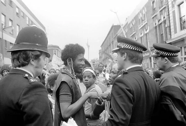 Notting Hill Carnival : Police and carnival goers seen here enjoying the music