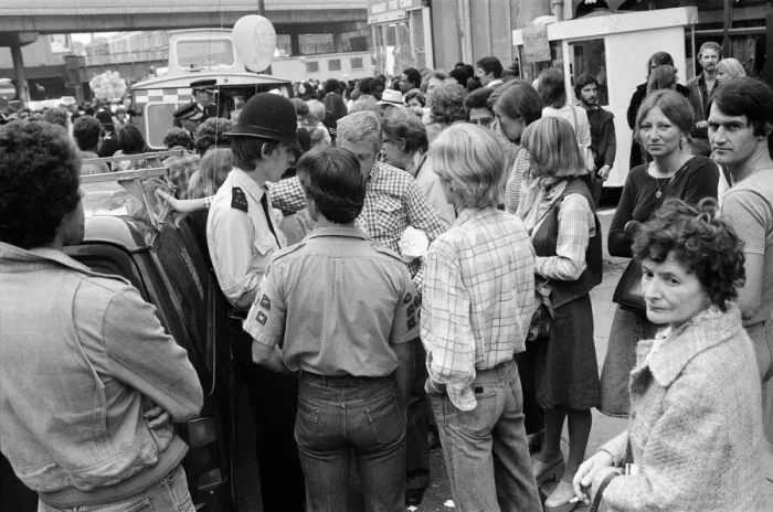 Framed Print : Notting Hill Carnival. The police check point for people who have had wallets, bags etc Framed Print : Notting Hill Carnival. The police check point for people who have had wallets, bags etc