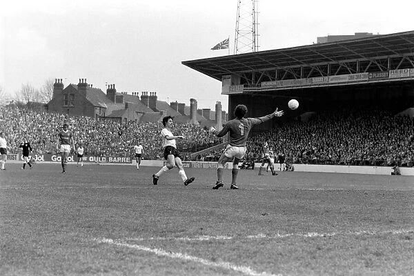 Nottingham Forest 0 v. Liverpool 0. Division Two Football. April 1981 MF02-16-028