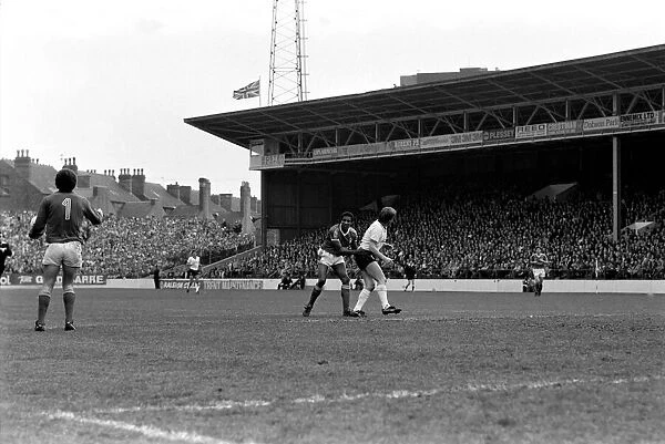 Nottingham Forest 0 v. Liverpool 0. Division Two Football. April 1981 MF02-16-024