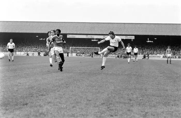 Framed Print : Nottingham Forest 0 v. Liverpool 0. Division Two Football. April 1981 MF02-16-033