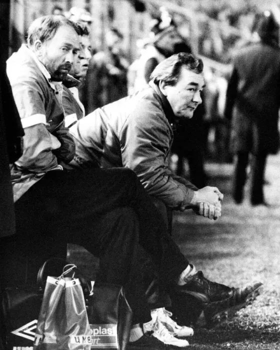 Framed Print : Nottingham Forest manager Brian Clough on the bench 3 December 1986 Framed Print : Nottingham Forest manager Brian Clough on the bench 3 December 1986