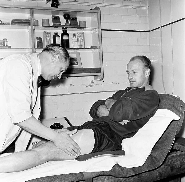 Nottingham Forest training session. The healing hands of Forest masseur Bob Davies