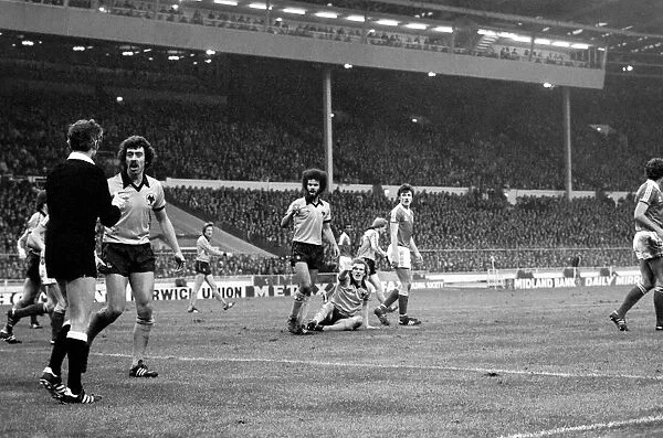 Nottingham Forest v. Wolverhampton Wanderers. (League Cup Final). March 1980 LF02-06-012