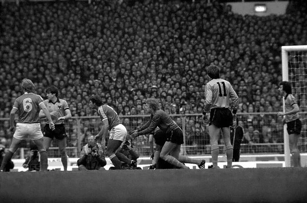 Nottingham Forest v. Wolverhampton Wanderers. (League Cup Final). March 1980 LF02-06-076