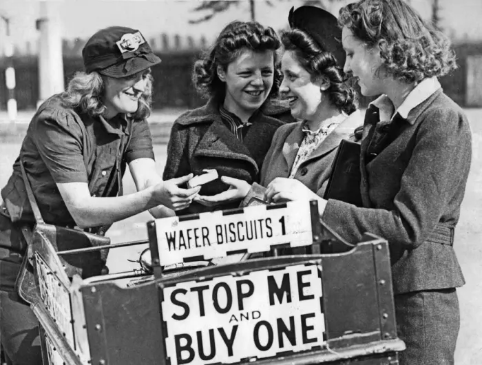 Framed Print : Nottinghams women in war time - Ice cream saleswoman 15th June 1945 Framed Print : Nottinghams women in war time - Ice cream saleswoman 15th June 1945