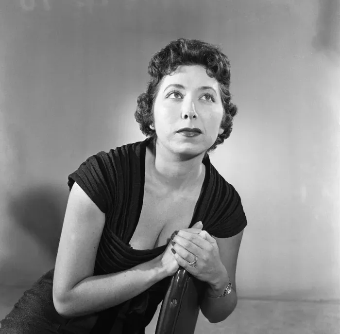 Framed Print : Novelist Roberta Leigh. 13th December 1954 Framed Print : Novelist Roberta Leigh. 13th December 1954