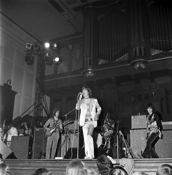 nRolling Stonesi on stage of Newcastle City Hall on Thursday 4  /  3  /  1971 for the first
