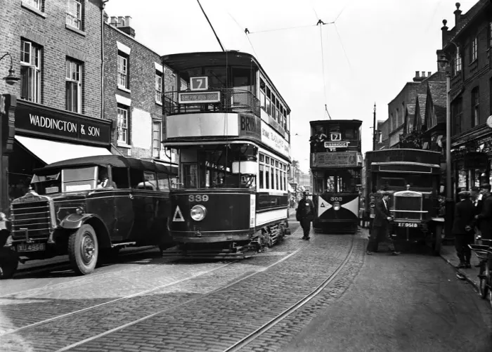 Framed Print : Number 7 tram Uxbridge to Shepherds Bush blocking Uxbridge High Street