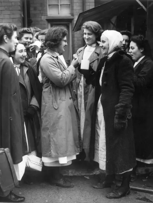 Framed Print : Nurses of Coventry and Warwick hopsital stop for a cup of tea in the voluntary canteen in