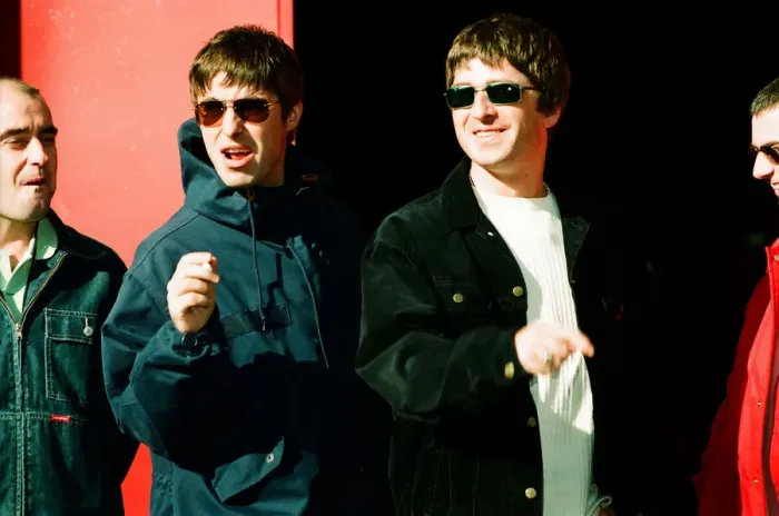 Framed Print : Oasis performing at the Metroradio Arena, Newcastle upon Tyne, United Kingdom