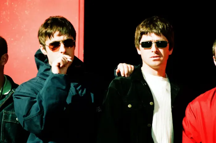 Framed Print : Oasis performing at the Metroradio Arena, Newcastle upon Tyne, United Kingdom Framed Print : Oasis performing at the Metroradio Arena, Newcastle upon Tyne, United Kingdom