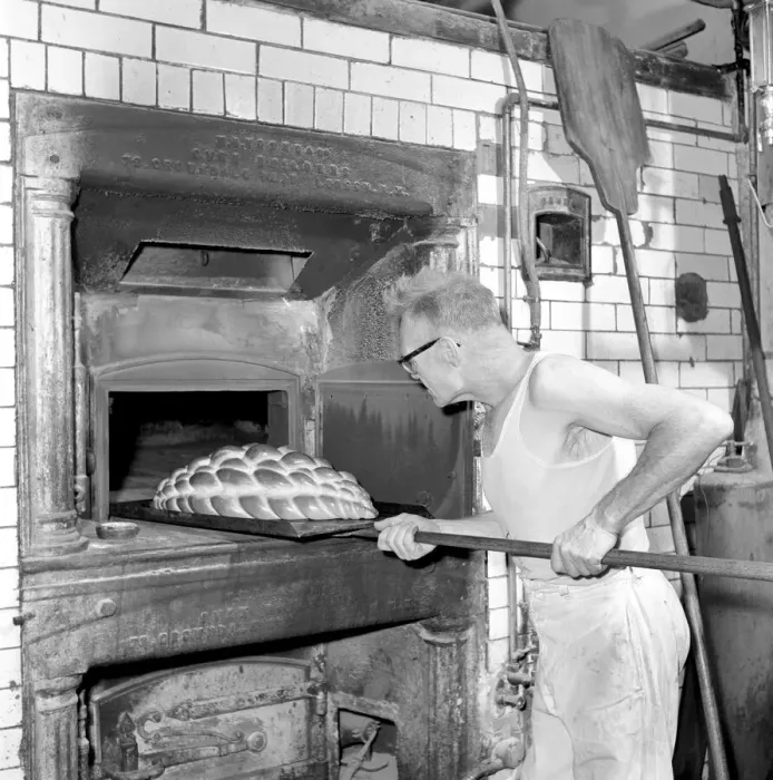 Framed Print : Occupation: Baker: Master baker John Nixey seen here creating sculptures out of bread in