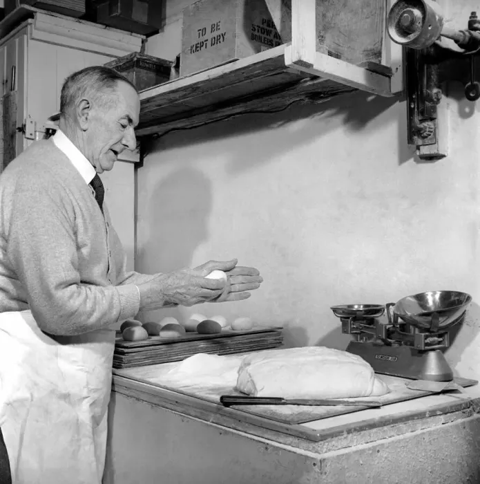 Framed Print : Occupation: Baker: Teddy Tonge - The muffin man of Reading seen here making Framed Print : Occupation: Baker: Teddy Tonge - The muffin man of Reading seen here making