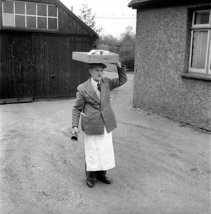 Framed Print : Occupation: Baker: Teddy Tonge - The muffin man of Reading seen here making