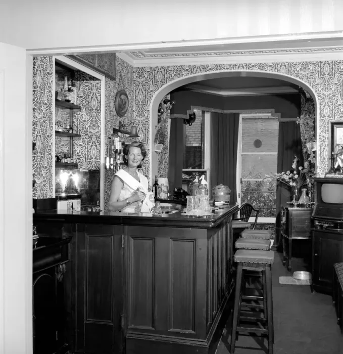 Framed Print : Occupation: Barmaid: Liz Allen. 1954 A173-005