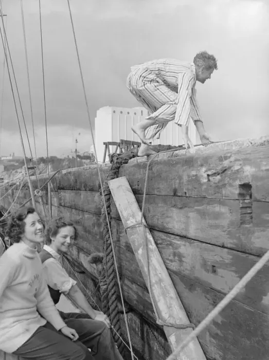 Framed Print : Ocean racing Yacht Planet'arrives at Plymouth after the Wolf Rock Ocean