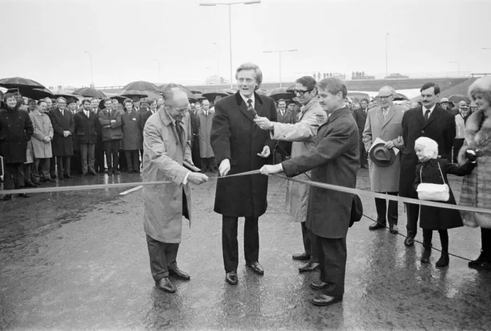Framed Print : Official Opening of M4 Motorway by Conservative Junior Minister Michael Heseltine