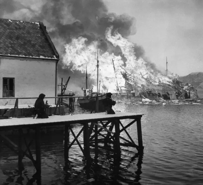 Framed Print : An oil factory burns in Vaagso, 27 December 1941. British troops can be seen on the quay Framed Print : An oil factory burns in Vaagso, 27 December 1941. British troops can be seen on the quay