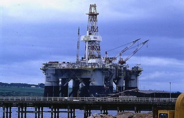 Oil rigs Ocean Alliance June 1988