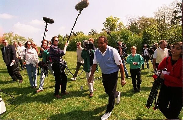 OJ Simpson is surrounded by the press as he plays golf on his English visit