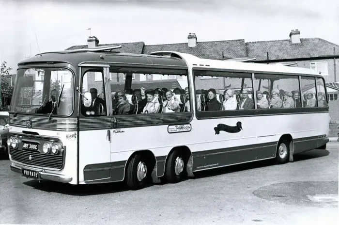 Framed Print : Old age pensioners at Romford community centre leave for a free coach outing to Hampton Framed Print : Old age pensioners at Romford community centre leave for a free coach outing to Hampton