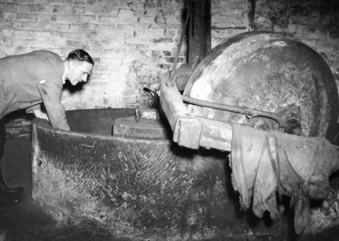  : Old Cider Mill at Compton House, Redmarley D Abitot, Gloucestershire. March 1951