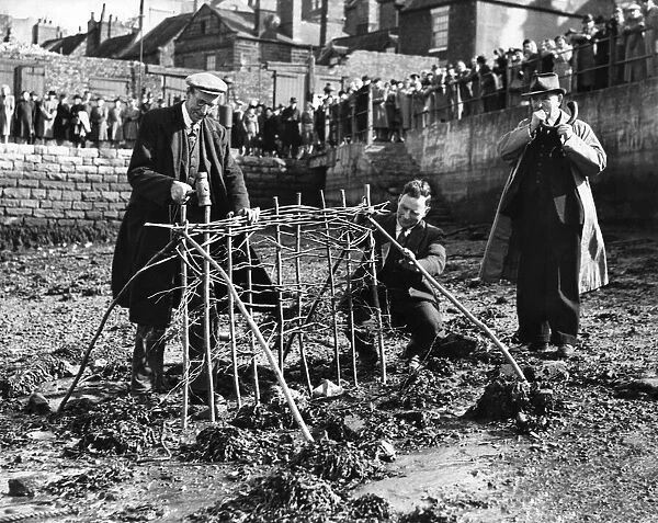 An old English custom takes place: In the little fishing village of Whitby Yorks