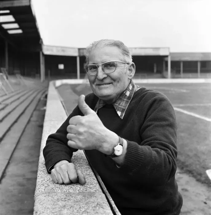 Framed Print : Old man / Grounds man / Humour. January 1975 75-00466-004 Framed Print : Old man / Grounds man / Humour. January 1975 75-00466-004