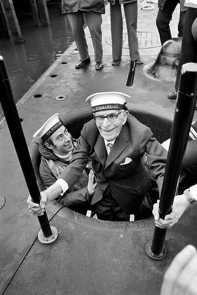Old: Man: Submarine: Navy: Mr. Jim Chapman (103). March 1975 75-01273