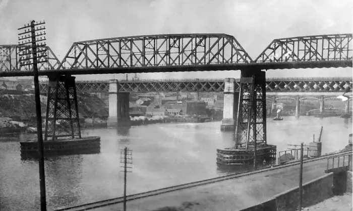 Framed Print : The old Redheugh Bridge over the River Tyne in 1920
