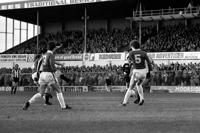 Framed Print : Oldham 3 v. Newcastle United 1. Division 2 Football October 1981 MF04-13-002