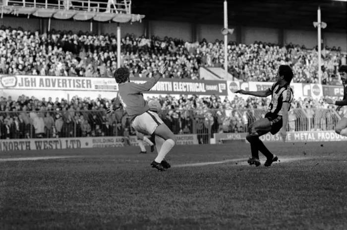 Framed Print : Oldham 3 v. Newcastle United 1. Division 2 Football October 1981 MF04-13-088 Framed Print : Oldham 3 v. Newcastle United 1. Division 2 Football October 1981 MF04-13-088