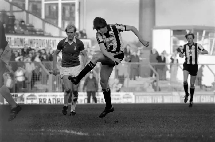 Framed Print : Oldham 3 v. Newcastle United 1. Division 2 Football October 1981 MF04-13-119 Framed Print : Oldham 3 v. Newcastle United 1. Division 2 Football October 1981 MF04-13-119