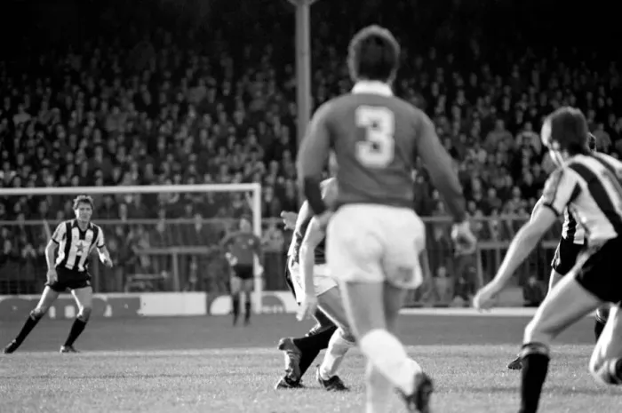 Framed Print : Oldham 3 v. Newcastle United 1. Division 2 Football October 1981 MF04-13-018 Framed Print : Oldham 3 v. Newcastle United 1. Division 2 Football October 1981 MF04-13-018
