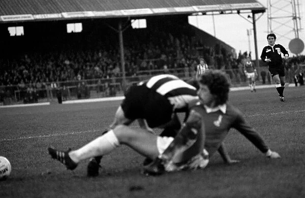 Oldham 3 v. Newcastle United 1. Division 2 Football October 1981 MF04-13-054
