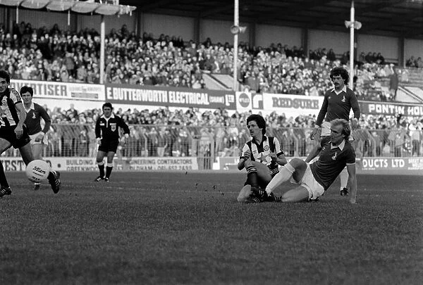 Oldham 3 v. Newcastle United 1. Division 2 Football October 1981 MF04-13-117