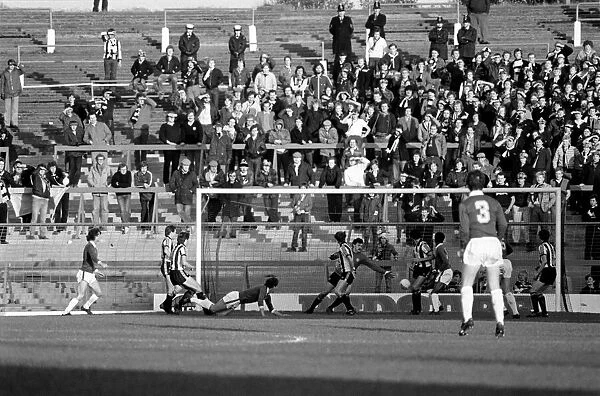 Oldham 3 v. Newcastle United 1. Division 2 Football October 1981 MF04-13-082