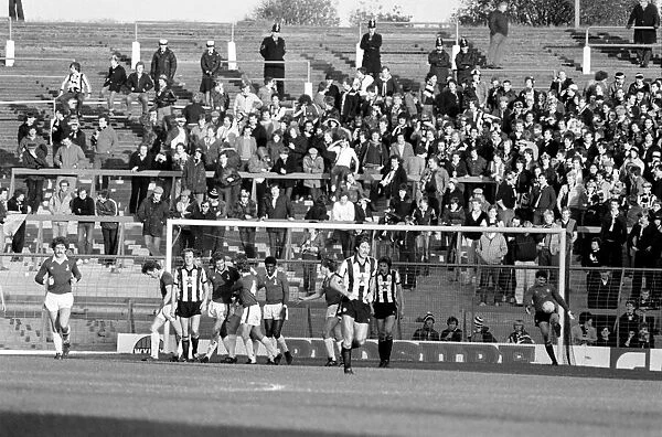 Oldham 3 v. Newcastle United 1. Division 2 Football October 1981 MF04-13-075