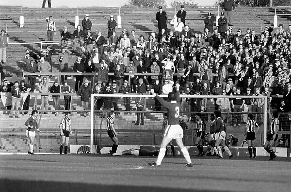 Oldham 3 v. Newcastle United 1. Division 2 Football October 1981 MF04-13-083