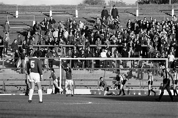 Oldham 3 v. Newcastle United 1. Division 2 Football October 1981 MF04-13-078