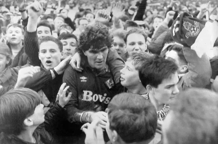 Framed Print : Oldham Athletic v. Everton. Oldham fans mob Ian Marshall after beating Division One Framed Print : Oldham Athletic v. Everton. Oldham fans mob Ian Marshall after beating Division One