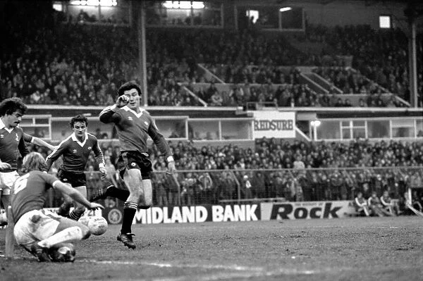 Oldham Athletic v Manchester United. January 1982 MF05-25-049