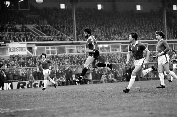 Oldham Athletic v Manchester United. January 1982 MF05-25-054