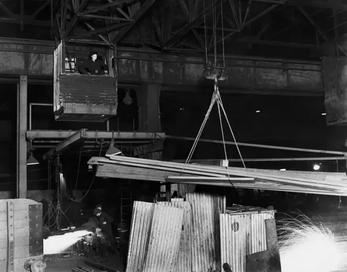 Framed Print : Olive Taylor, the female crane operator. 4th December 1940 Framed Print : Olive Taylor, the female crane operator. 4th December 1940