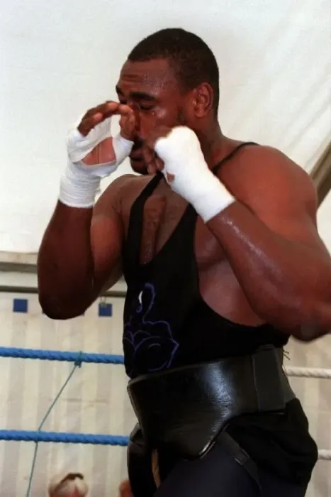 : Oliver McCall Boxing December 97 Former world heavyweight champion in training : Oliver McCall Boxing December 97 Former world heavyweight champion in training