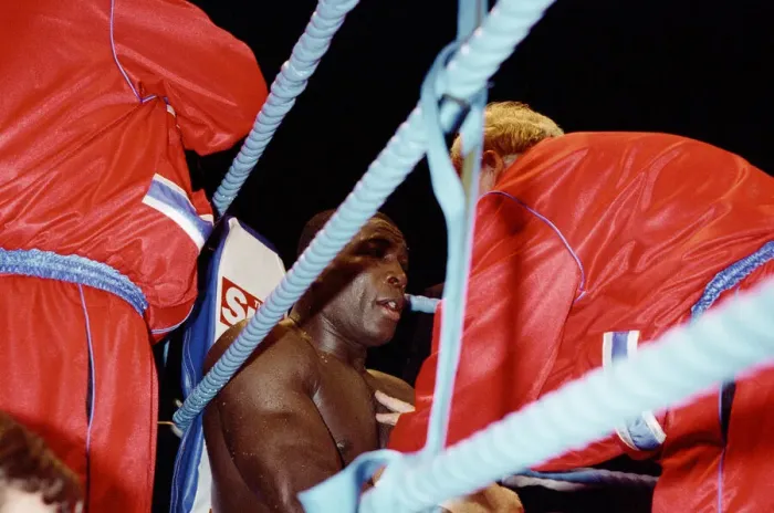 Framed Print : Oliver McCall vs. Frank Bruno, billed as The Empire Strikes Back Framed Print : Oliver McCall vs. Frank Bruno, billed as The Empire Strikes Back