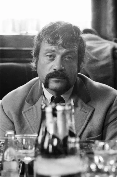 Framed Print : Oliver Reed, British actor, enjoys a few drinks at his local pub, The Dog and Fox Framed Print : Oliver Reed, British actor, enjoys a few drinks at his local pub, The Dog and Fox