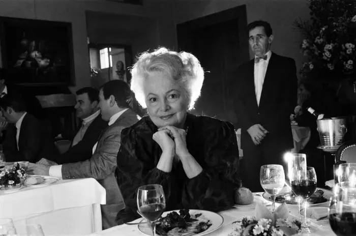Framed Print : Olivia de Havilland near her home in Paris. 10th December 1987 Framed Print : Olivia de Havilland near her home in Paris. 10th December 1987